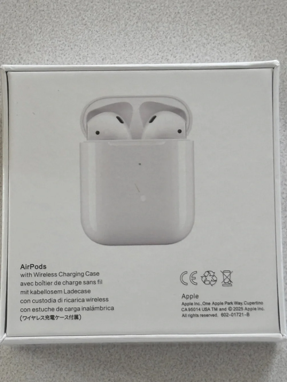 AirPods with Wireless Charging Case